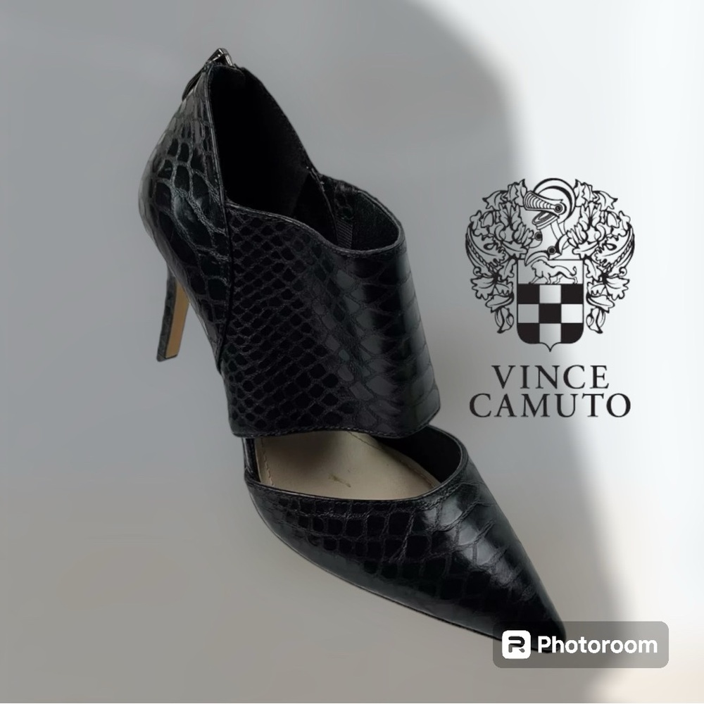 Vince Camuto Tanzie leather snake print classic pump. Size 9.5.